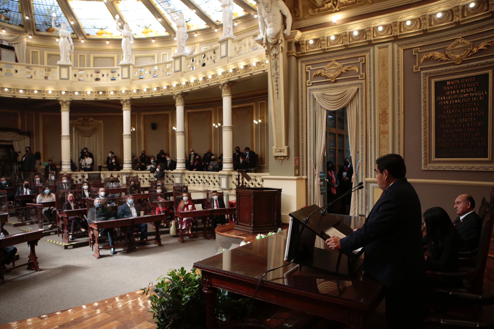 Recibe Congreso del Estado tercer informe del gobernador Miguel Barbosa