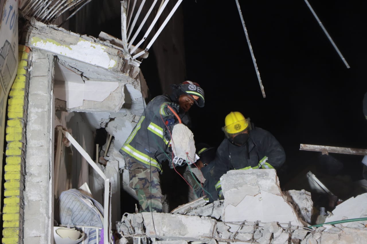 Rescata Bomberos del Estado dos cuerpos más en el Barrio de San Matías