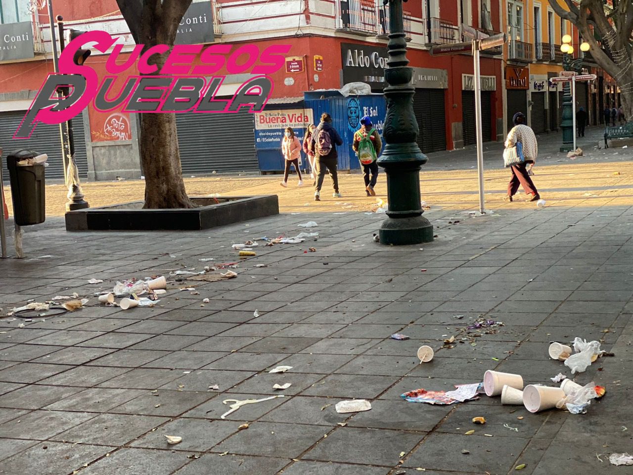 (FOTOS) Dejan basurero en la 5 de Mayo de Puebla (3)