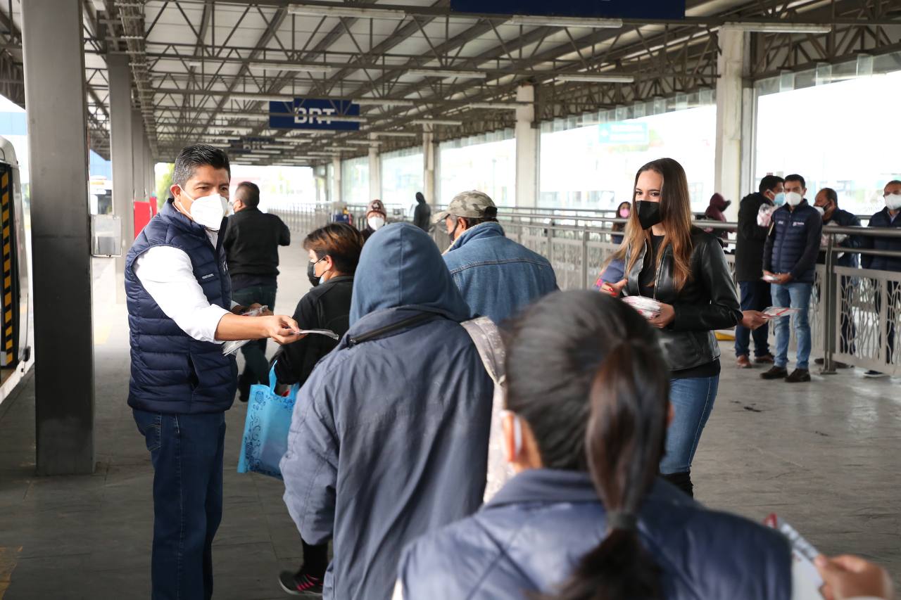 Eduardo Rivera Pérez encabeza jornada de promoción de la salud y entrega de cubrebocas