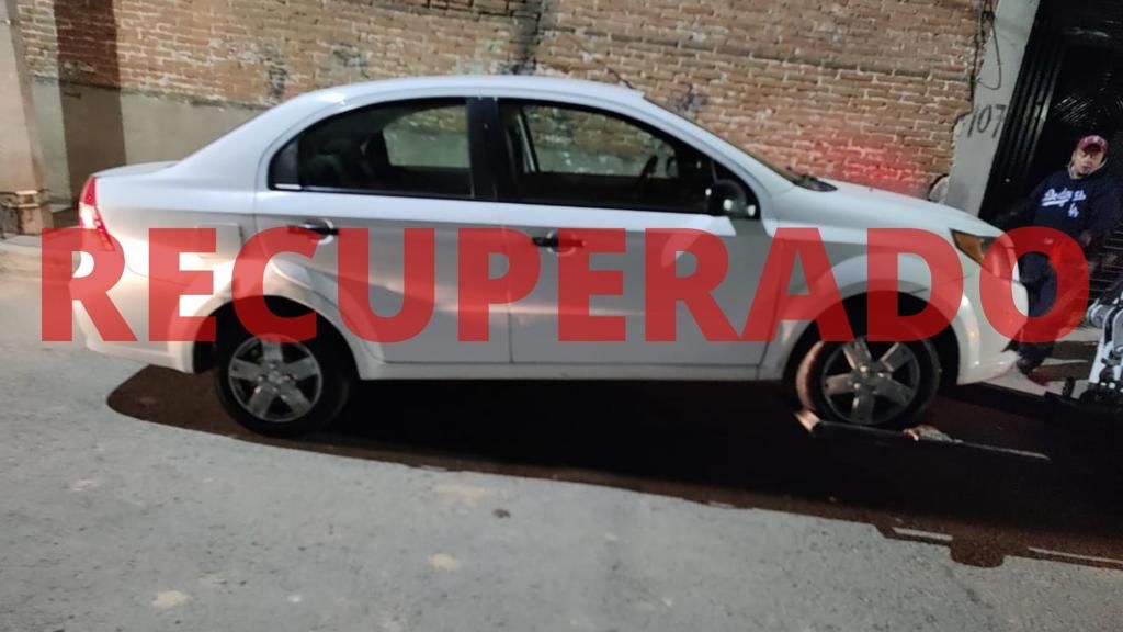 Policías de San Pedro recuperan dos vehículos robados