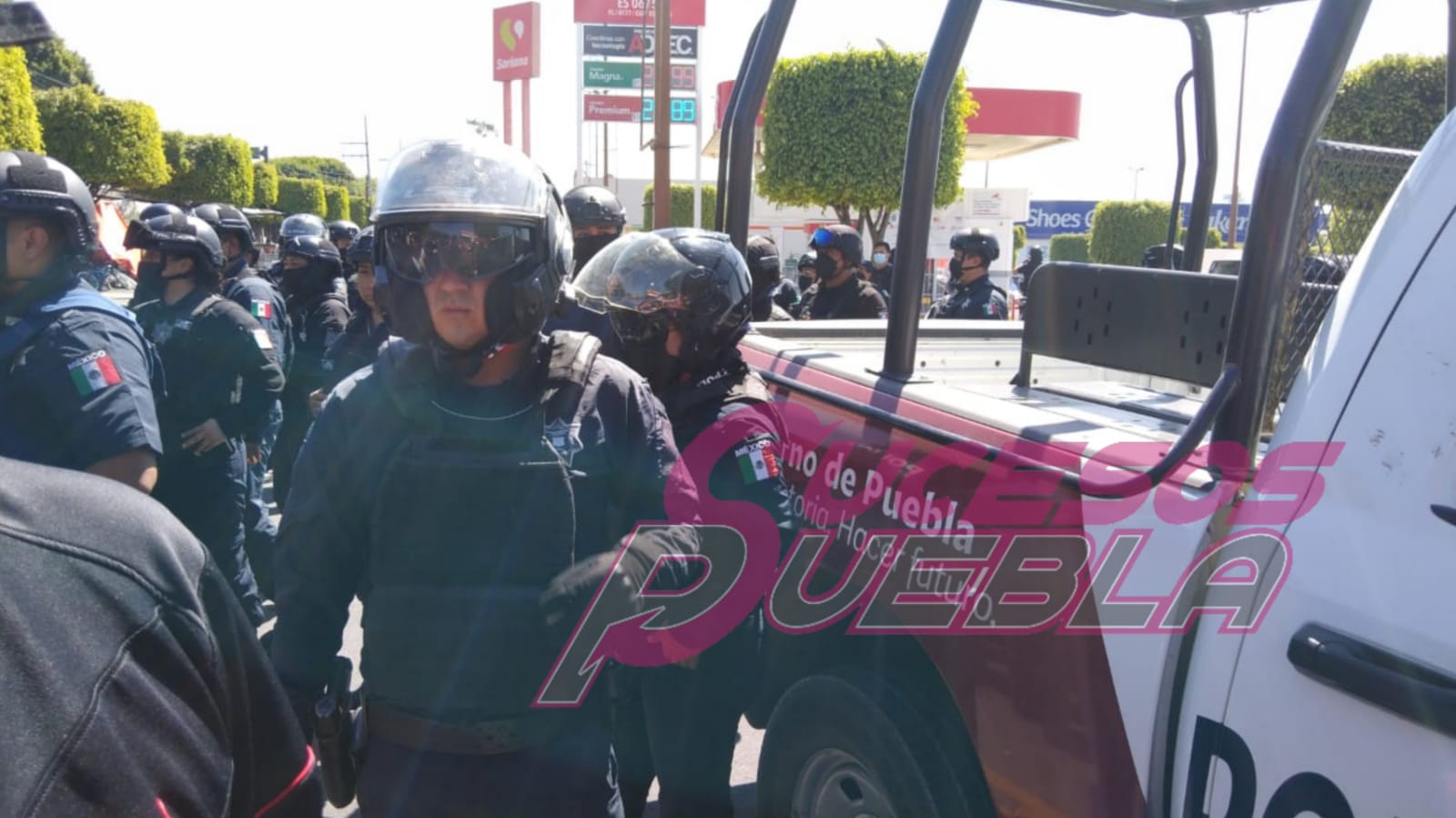 Se enfrentan policías y comerciantes de la 28 de octubre; habrían dejado ir a ladrón