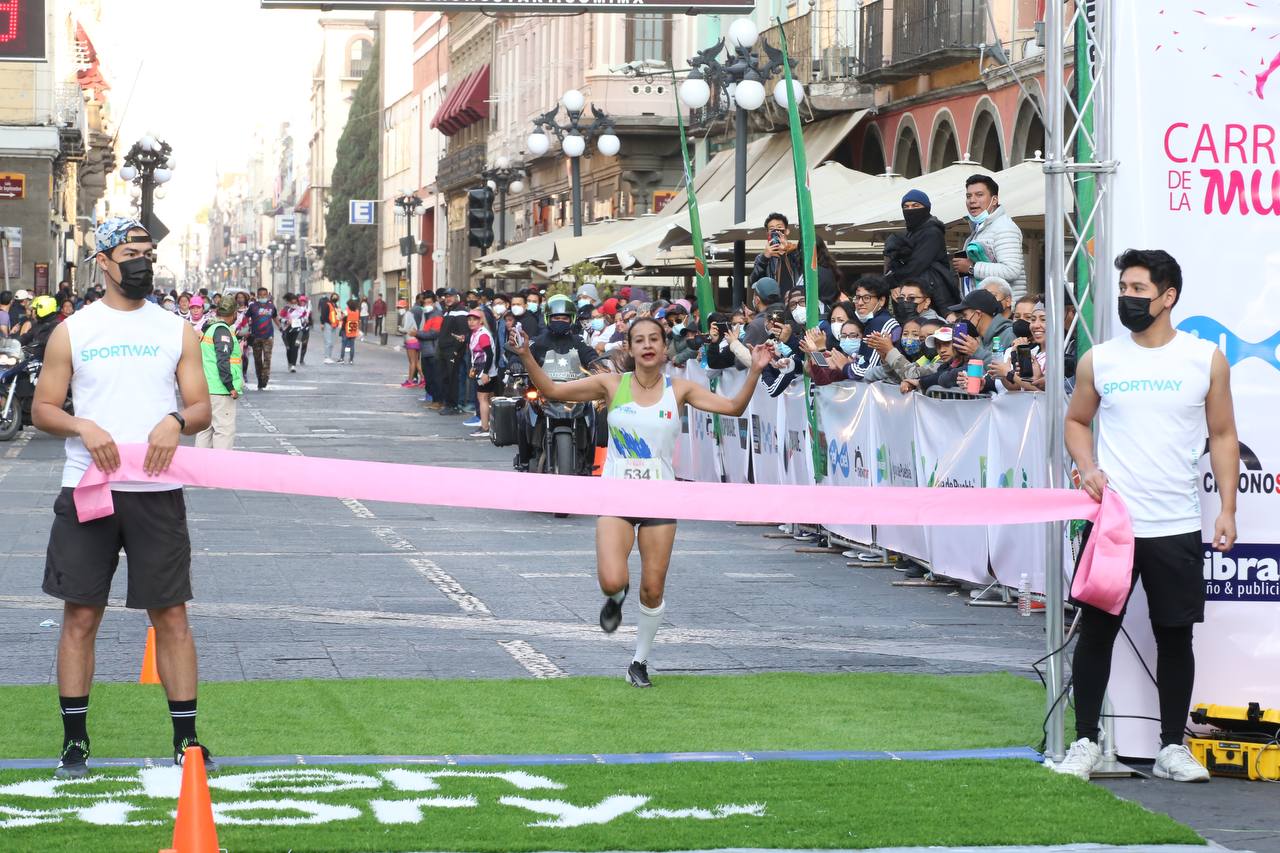 Participan más de 2 mil mujeres en Carrera de la Mujer 2022