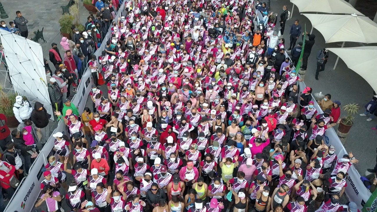 Participan más de 2 mil mujeres en Carrera de la Mujer 2022