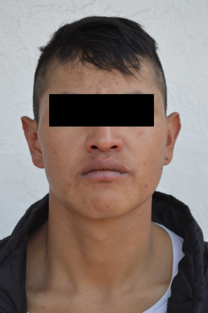 Policías municipales de Puebla detienen a dos hombres en posesión ilegal de armas de fuego