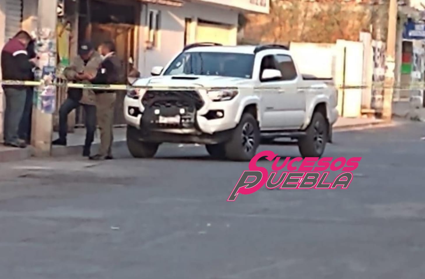 Abandonan camioneta robada con una mujer muerta en Texmelucan