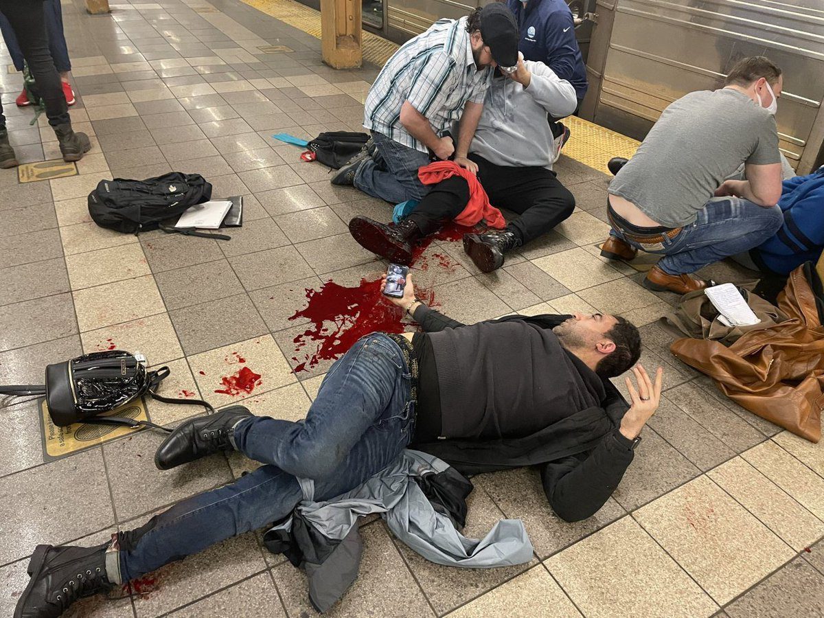 Alcanza los 23 heridos tiroteo en metro de Nueva York7