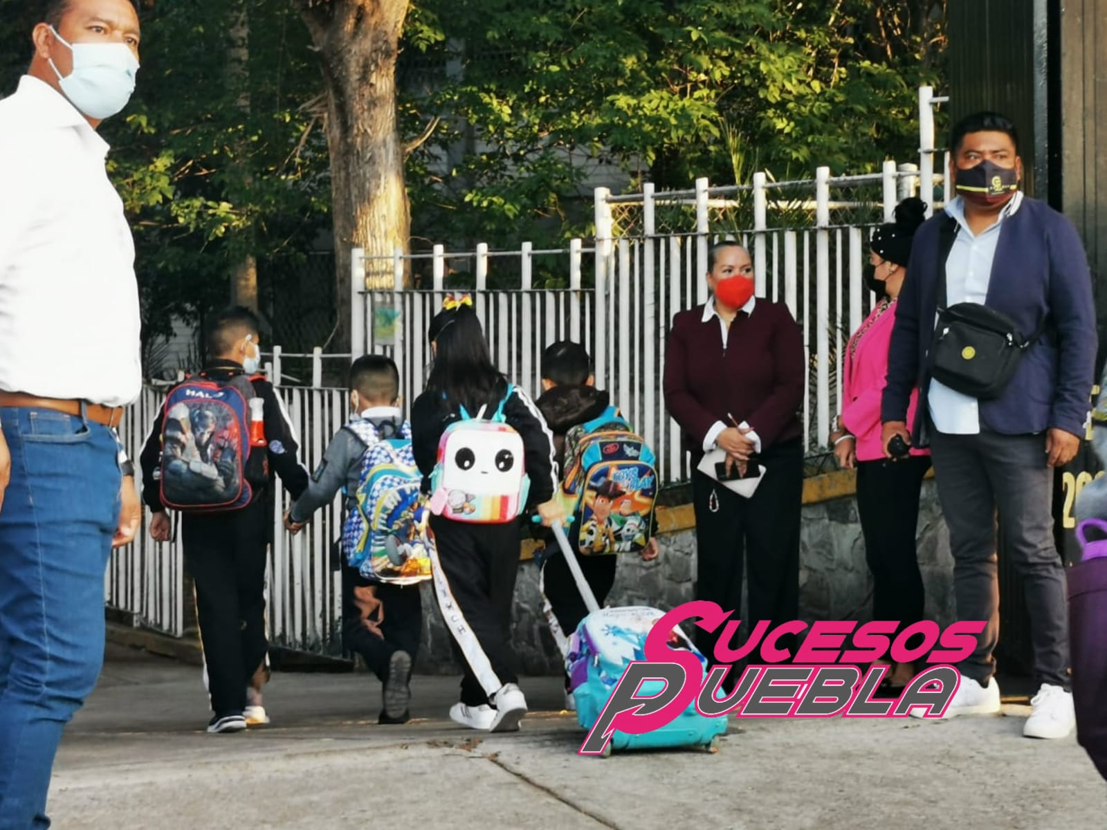 VIDEO Regresan a las aulas 1.6 millones de estudiantes poblanos