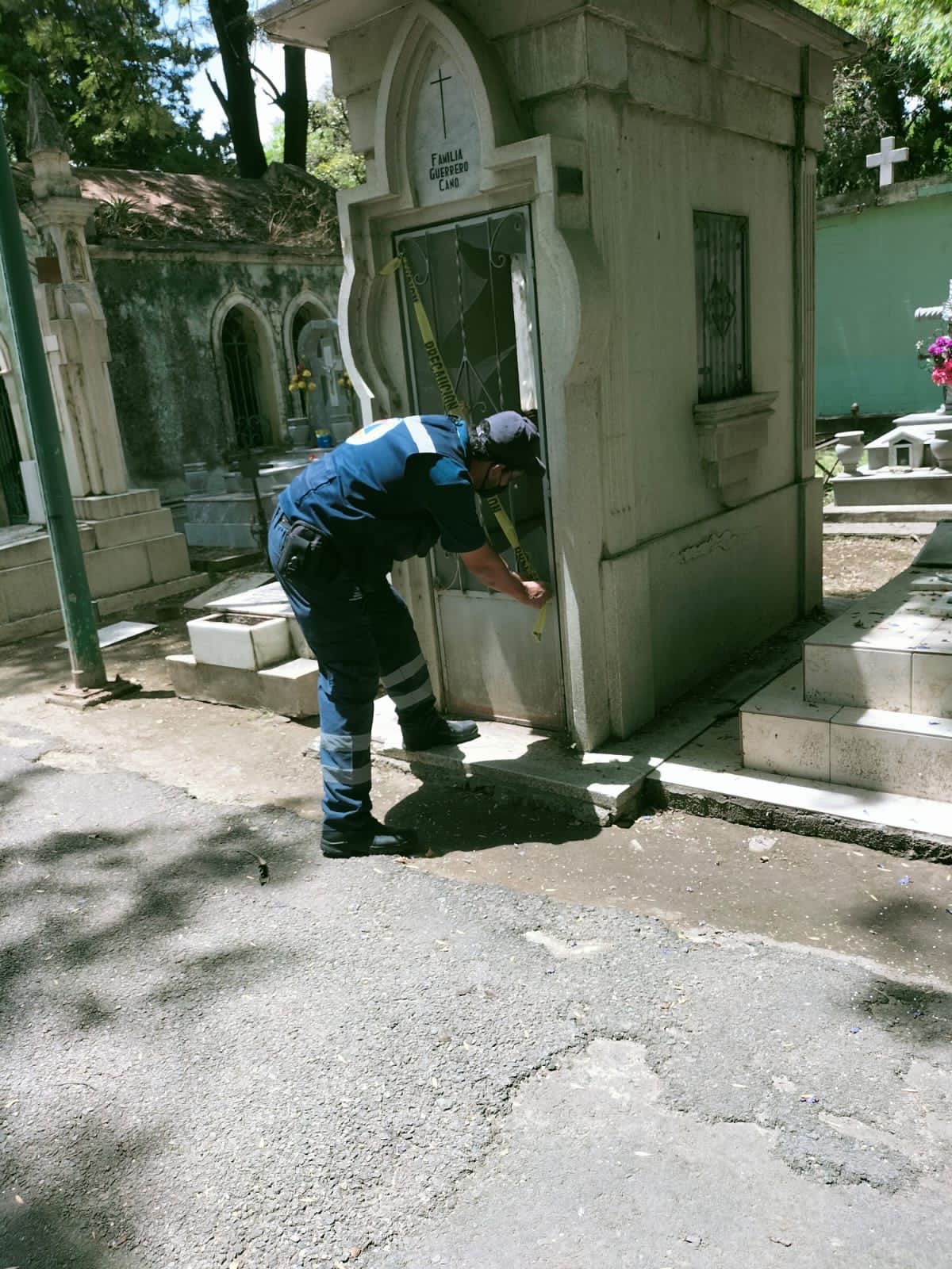 Ayuntamiento de Puebla revisa medidas de seguridad en panteones por el Día del Padre