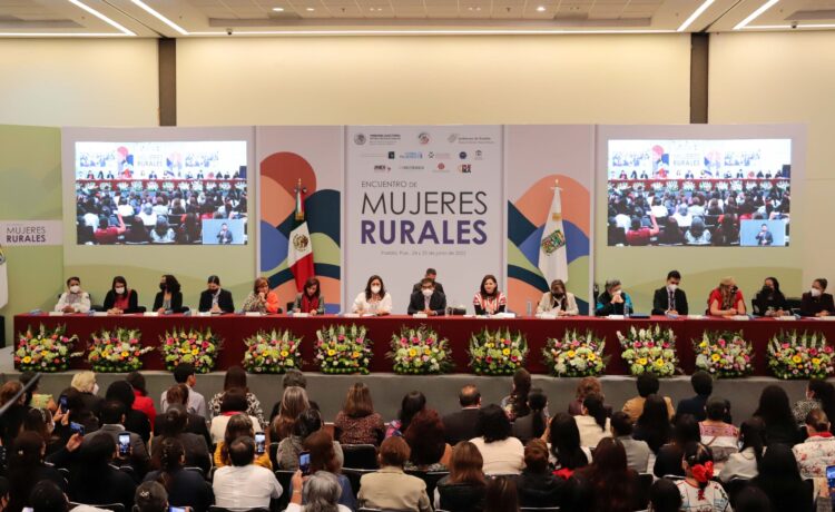 Con programas especiales e inversión de 2 mil mdp, gobierno de Puebla empodera a mujeres rurales: MBH