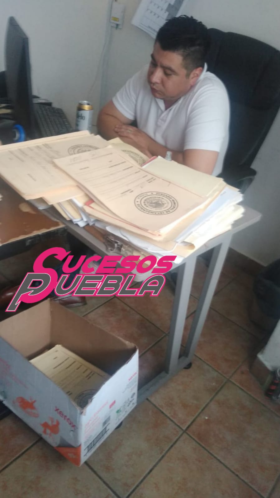 FOTOS empleados de juzgado de Tecamachalco se alcoholizan en horario laboral