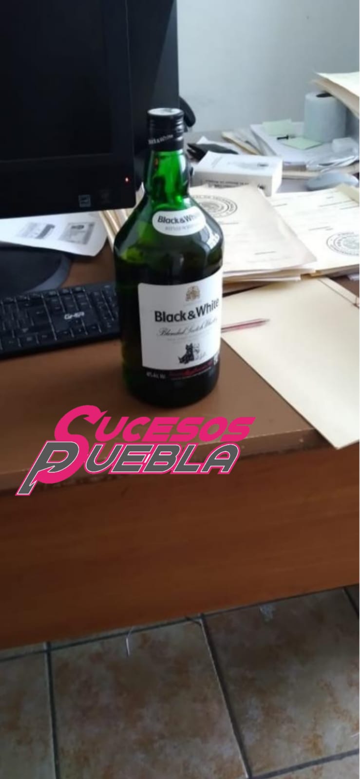 FOTOS empleados de juzgado de Tecamachalco se alcoholizan en horario laboral