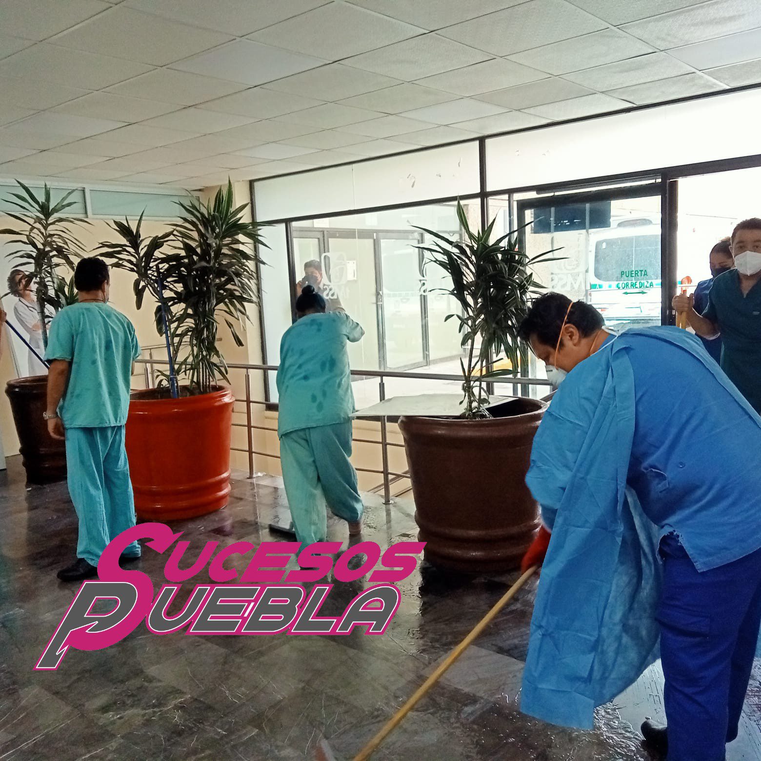 VIDEO Se rompe tubería en IMSS La Margarita, exhibe Genoveva Huerta