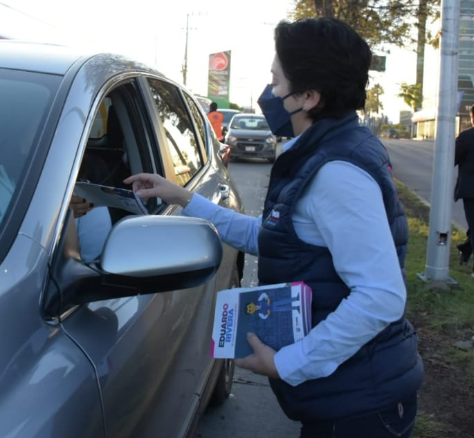Despliegan a funcionarios municipales para promoción personal de Eduardo Rivera