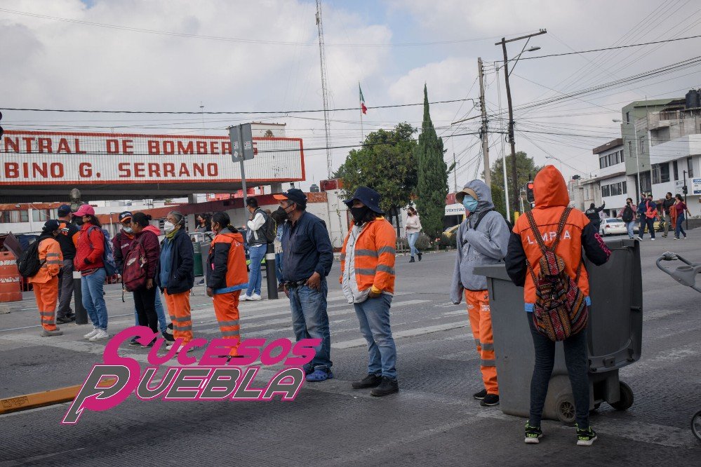 VIDEO: Protestan naranjitas por presunto despido injustificado