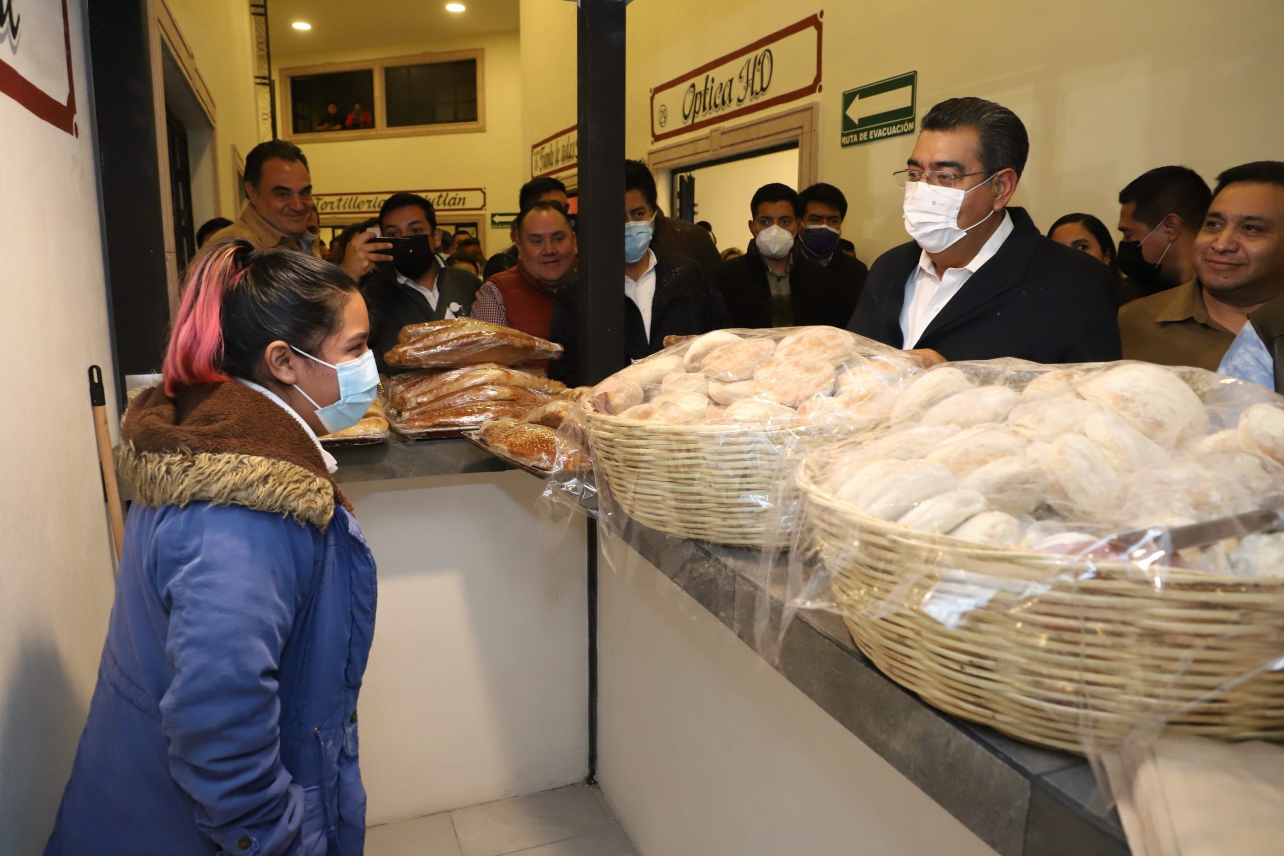 Inaugura Sergio Salomón Céspedes Peregrina Plaza “El Venado”