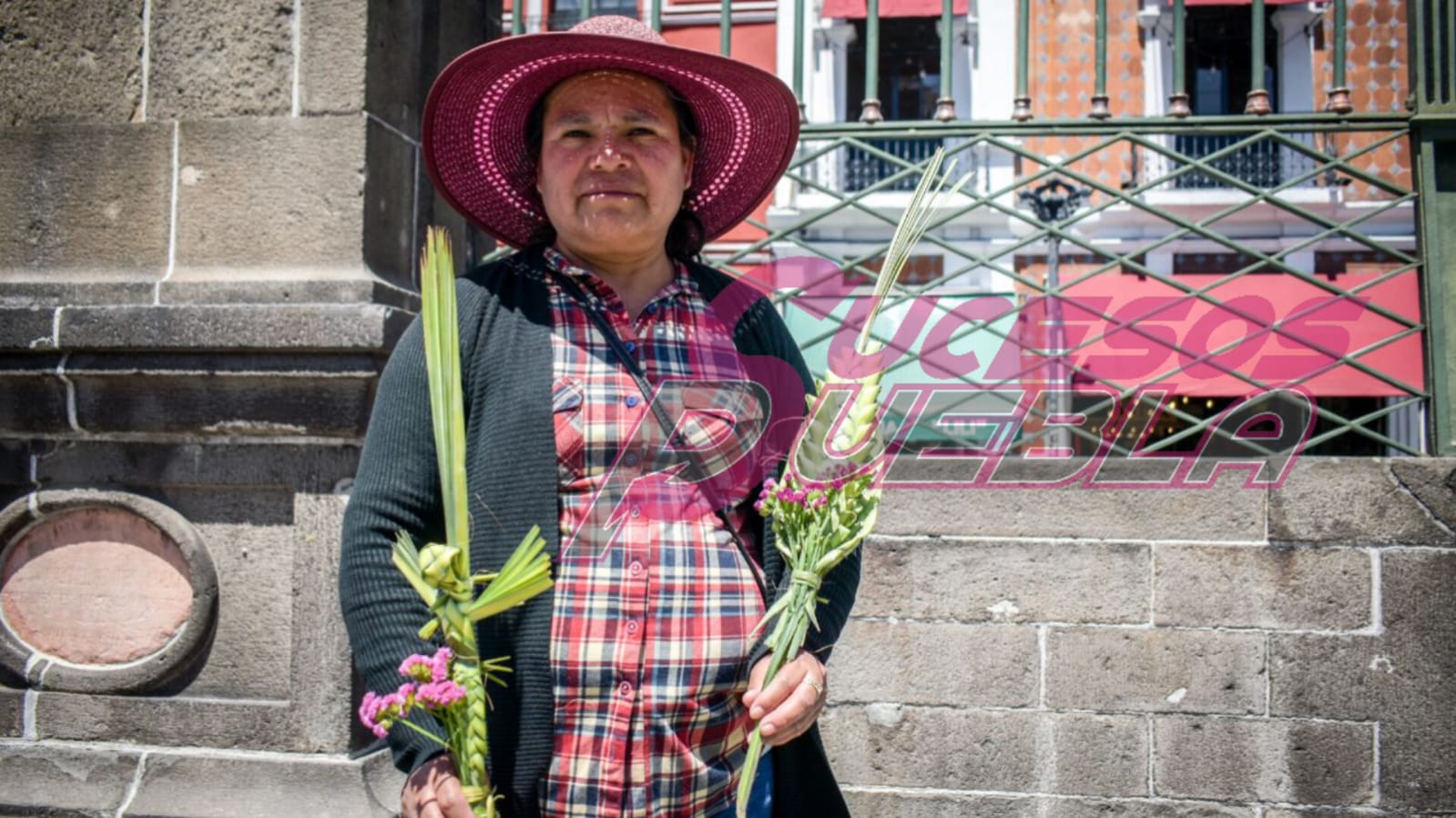 Familias poblanas acuden a la bendición de palmas