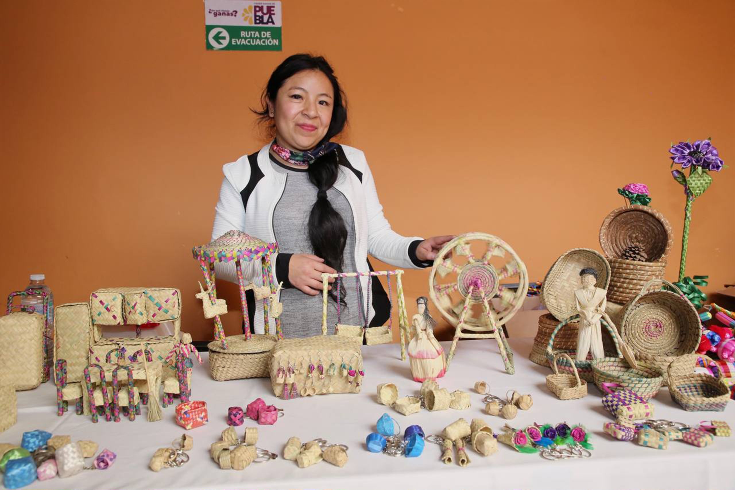 Inaugura gobierno de Puebla “Altar de Dolores” en Casa de la Cultura