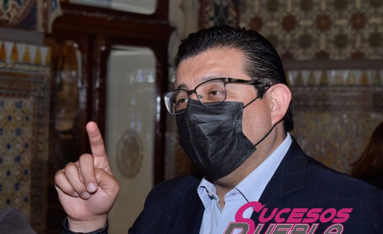 Mónica Rodríguez y Eduardo Alcántara levantan la mano por la alcaldía de Puebla