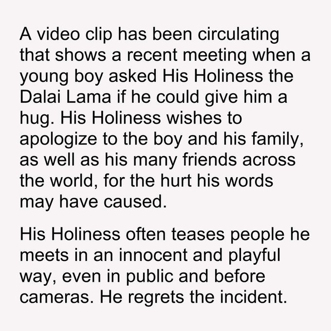 Se disculpa Dalái Lama por besar a un niño en la boca