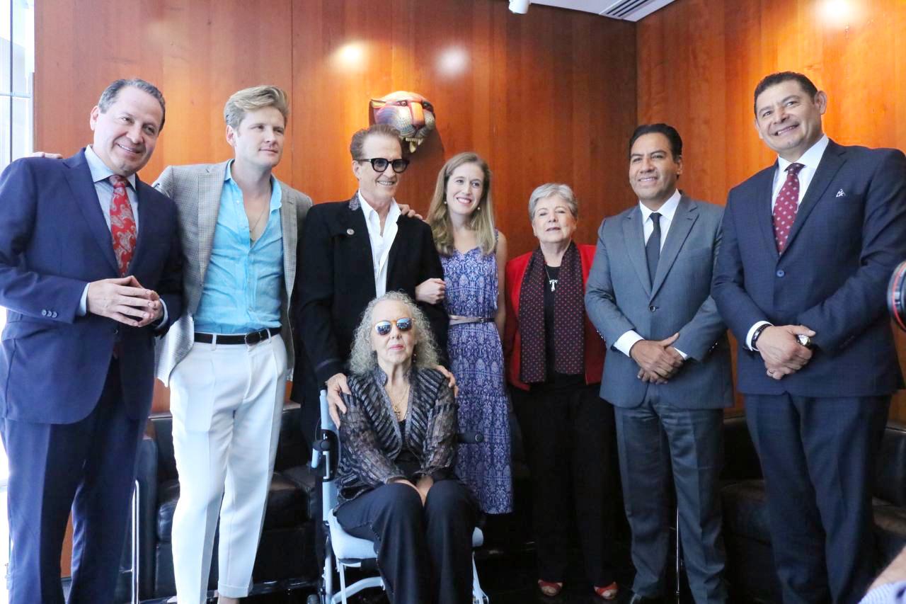 El senador Armenta impulsa reconocimiento a trayectoria del cantante Emmanuel