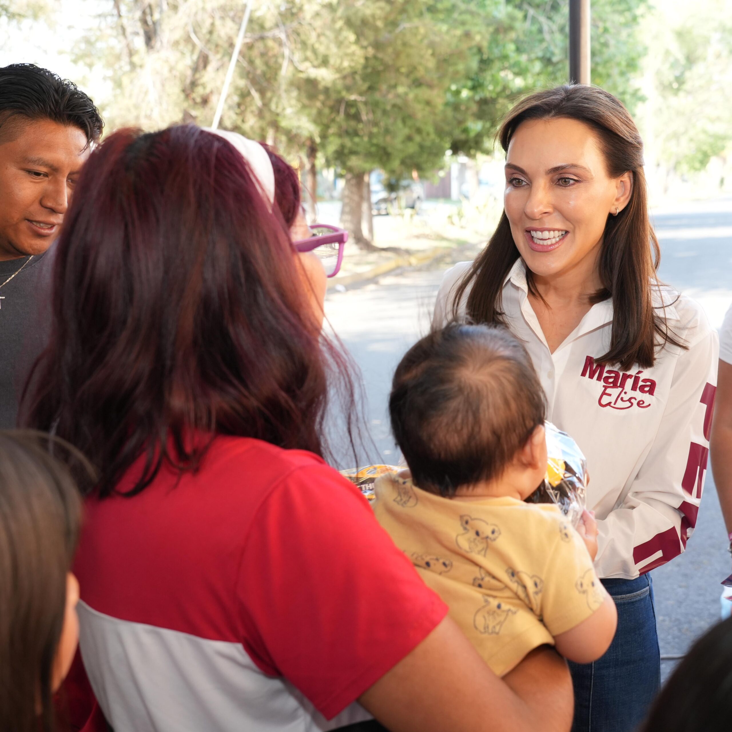 Convive María Elisa Budib con niñas y niños en Bosques de San Sebastián (2)