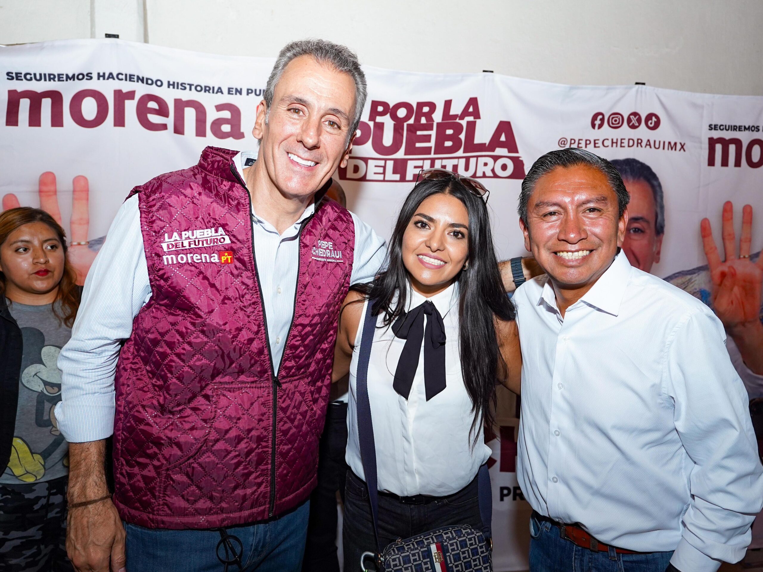 Arropan vecinos del sur de Puebla a Pepe Chedraui