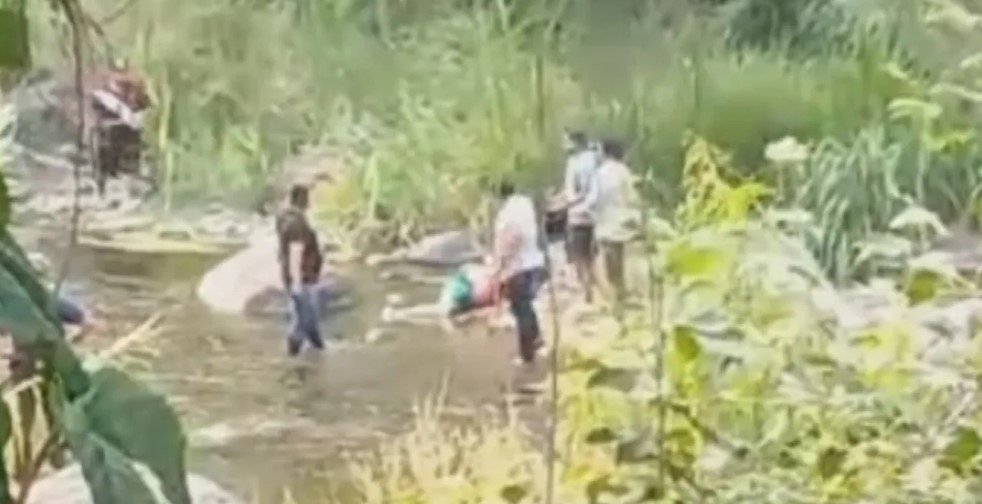 En videos exhiben a alcalde de Zapotitlán participar en ejecución; Sergio Céspedes dice que ya se investiga el caso
