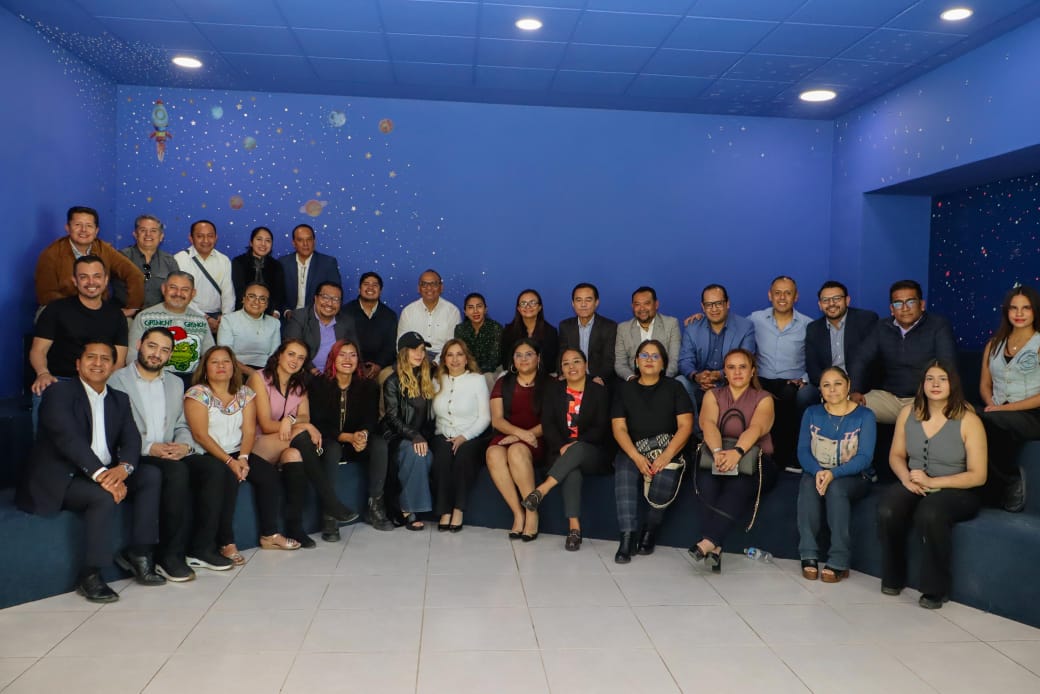 Belinda y Ceci Arellano recorren Casa de la Niñez y entregan juguetes