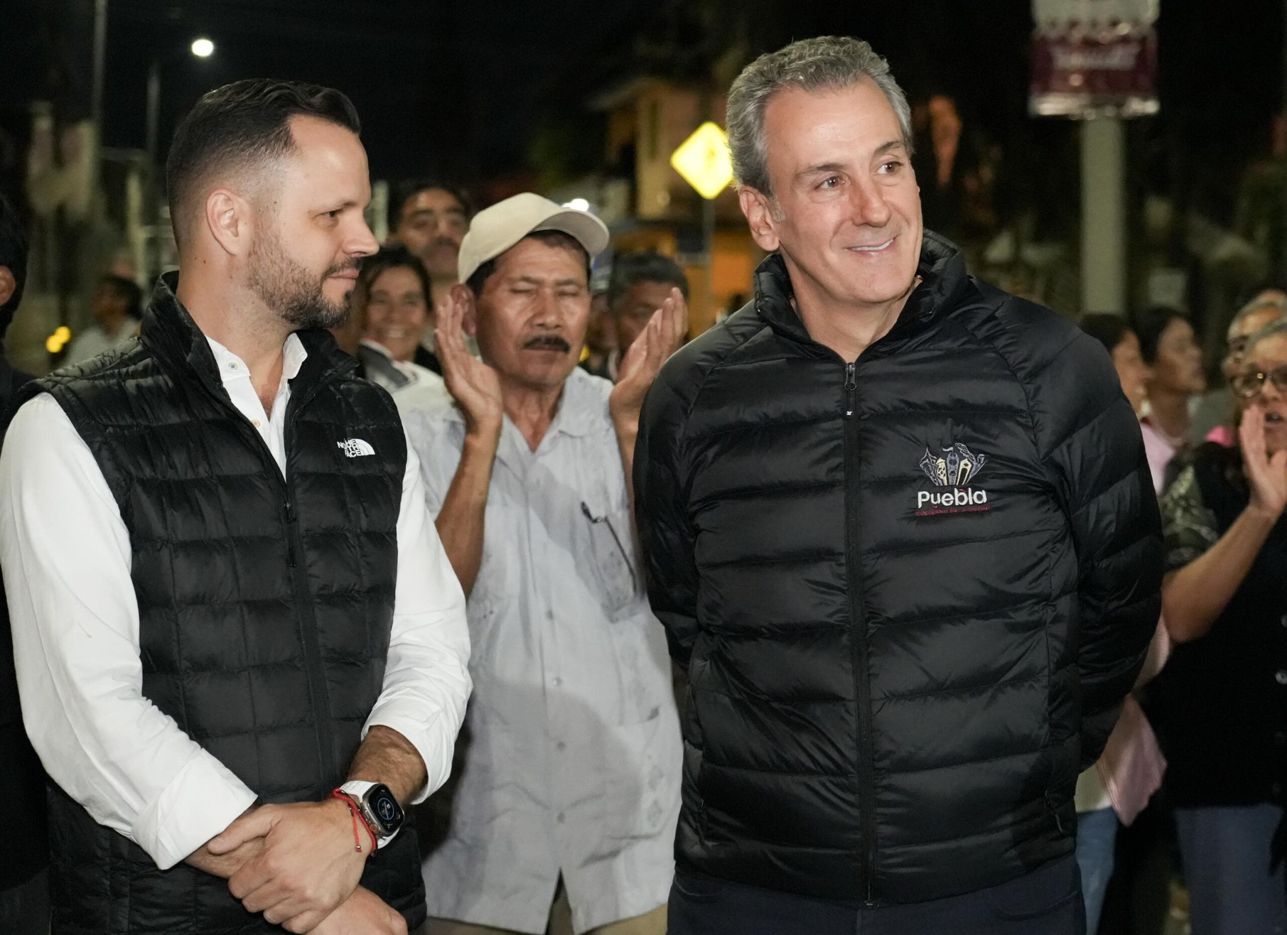 Entrega Pepe Chedraui pavimentación de la calle Venustiano Carranza