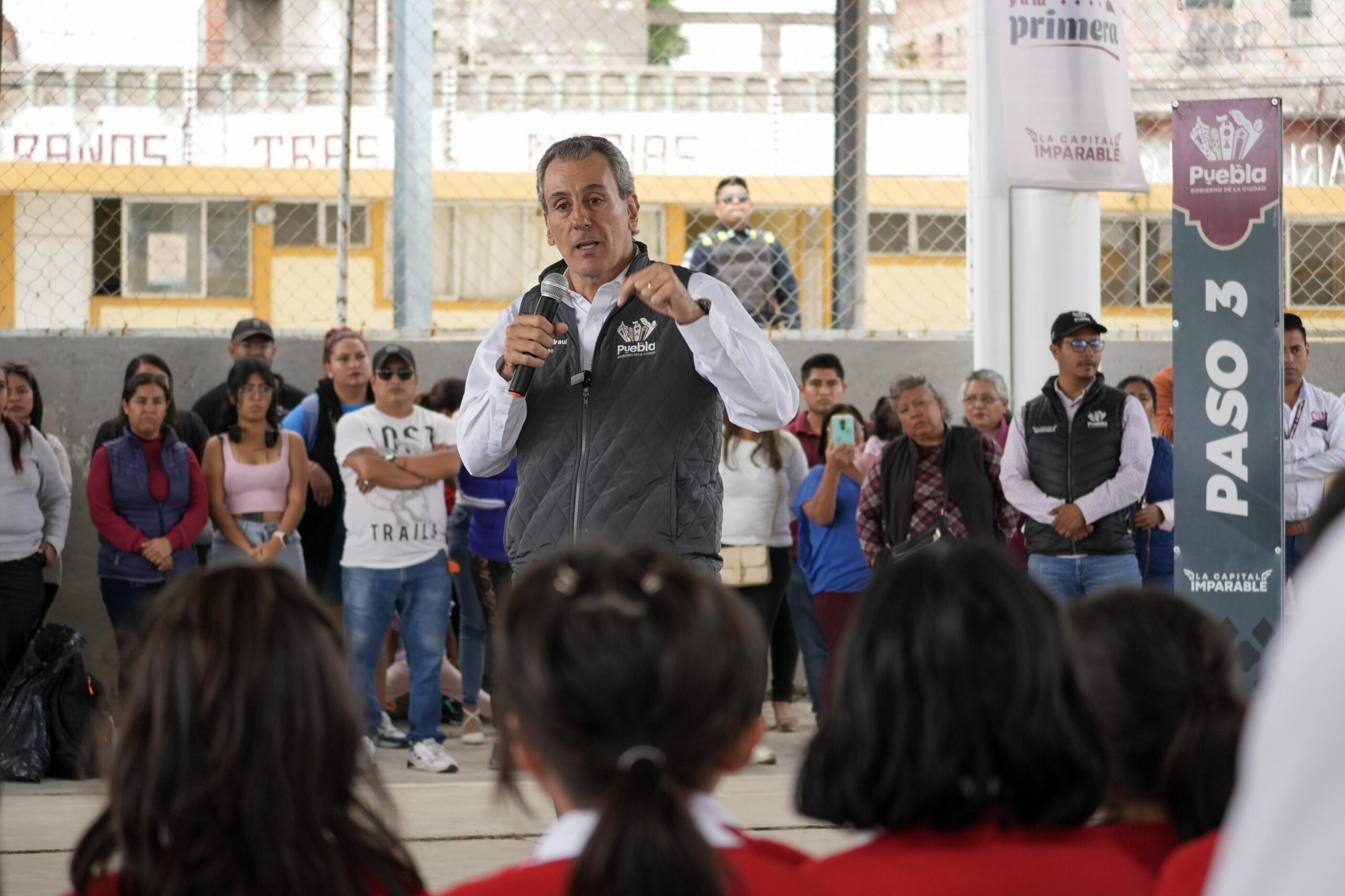 Entrega Pepe Chedraui techado escolar en la Primaria No. 16 Julián Hinojosa
