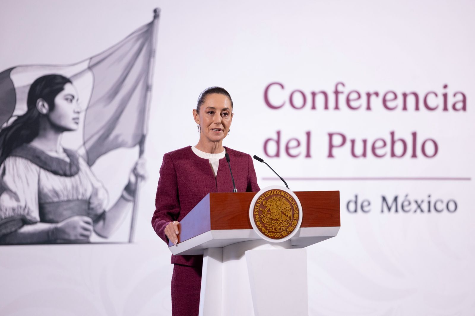 La bandera es un símbolo de la independencia y de la soberanía que recupera nuestra historia: Sheinbaum