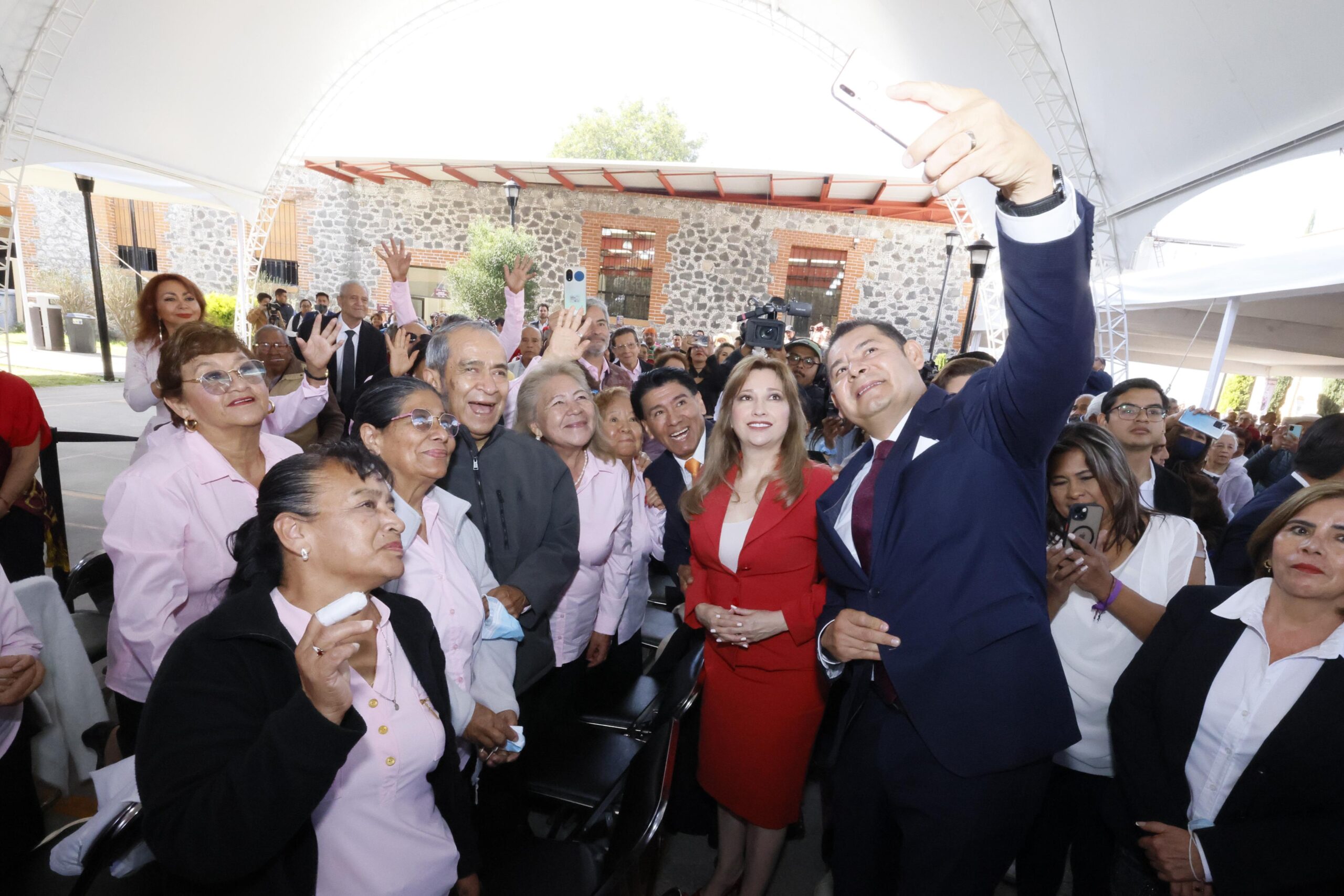 Municipios contarán con «Casas del Abue»: Armenta