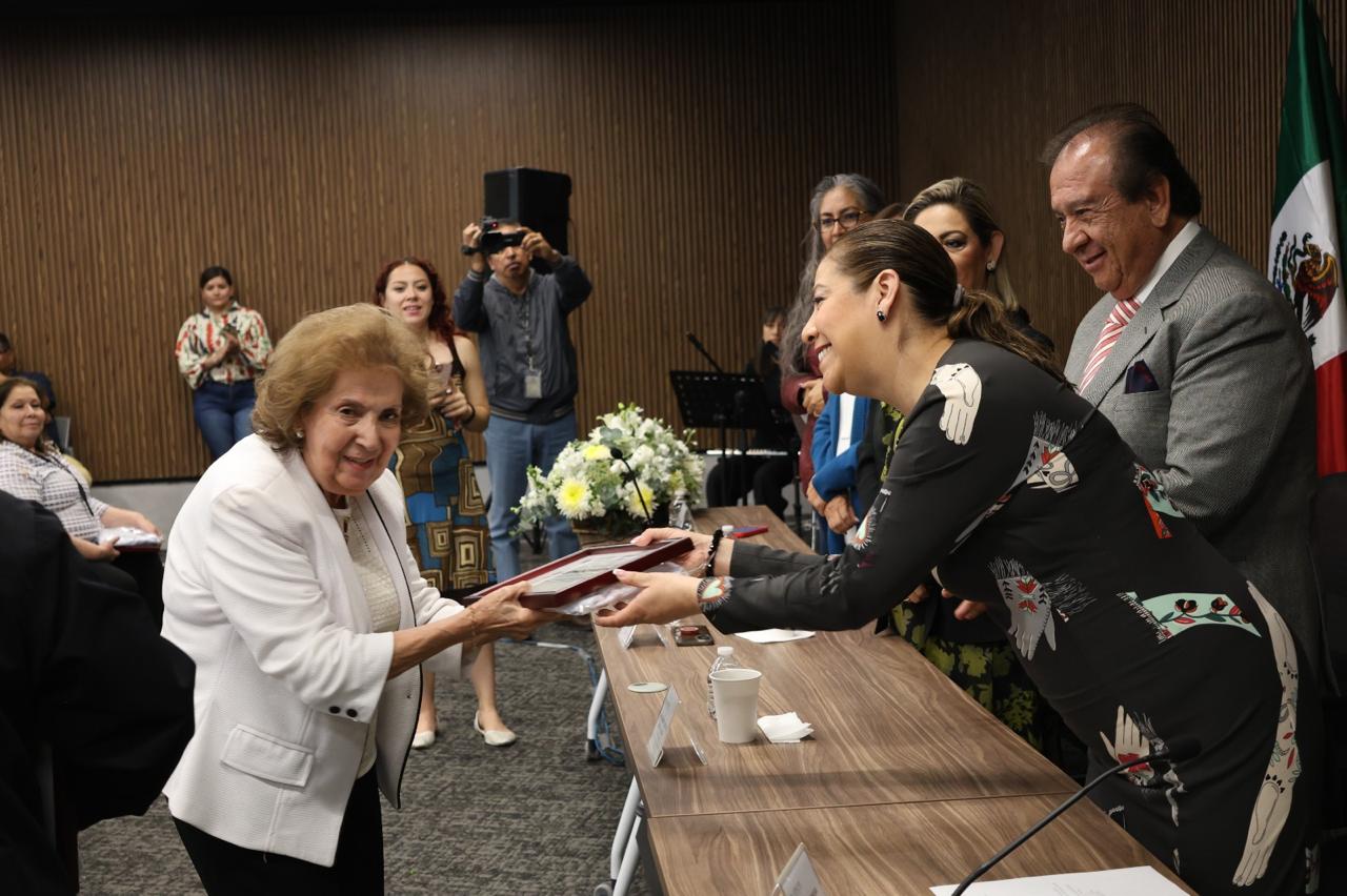 Reconoce Congreso del Estado a personal con más de 20, 30 y 40 años de servicio
