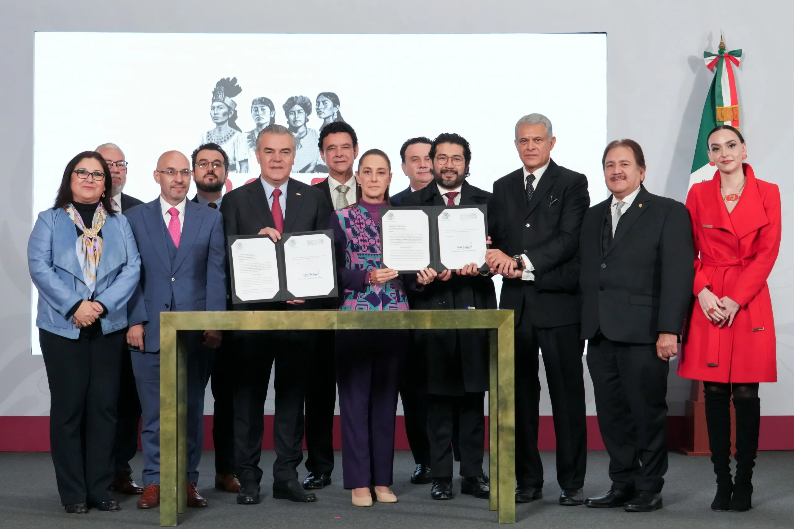 Sheinbaum anuncia incremento de 13% al salario mínimo general a partir de 2026