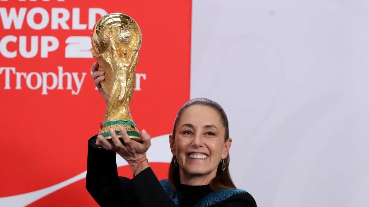 A 100 días del Mundial 2026, Sheinbaum alza la copa en Palacio Nacional