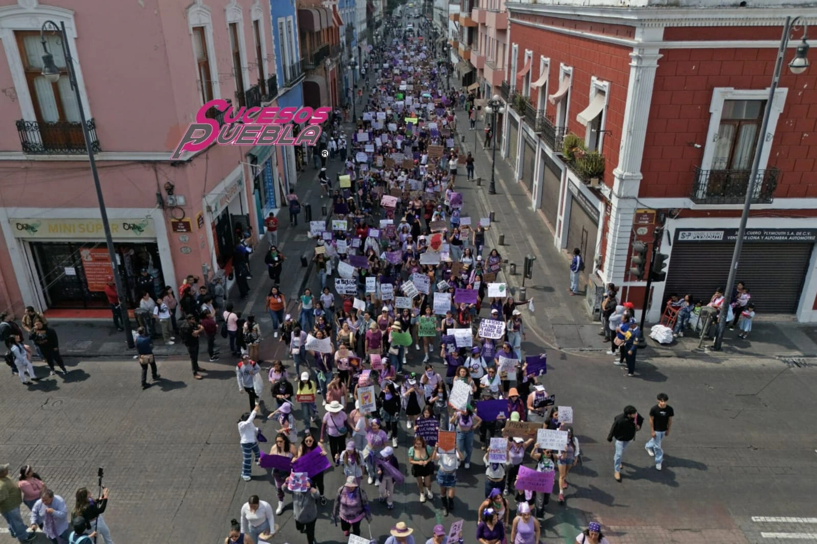 Marchan poblanas para exigir justicia e igualdad en el 8M