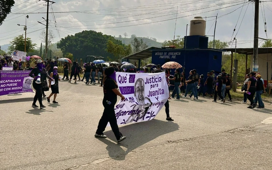 Marchan por justicia para Juana y Evelyn feminicidio en Pantepec
