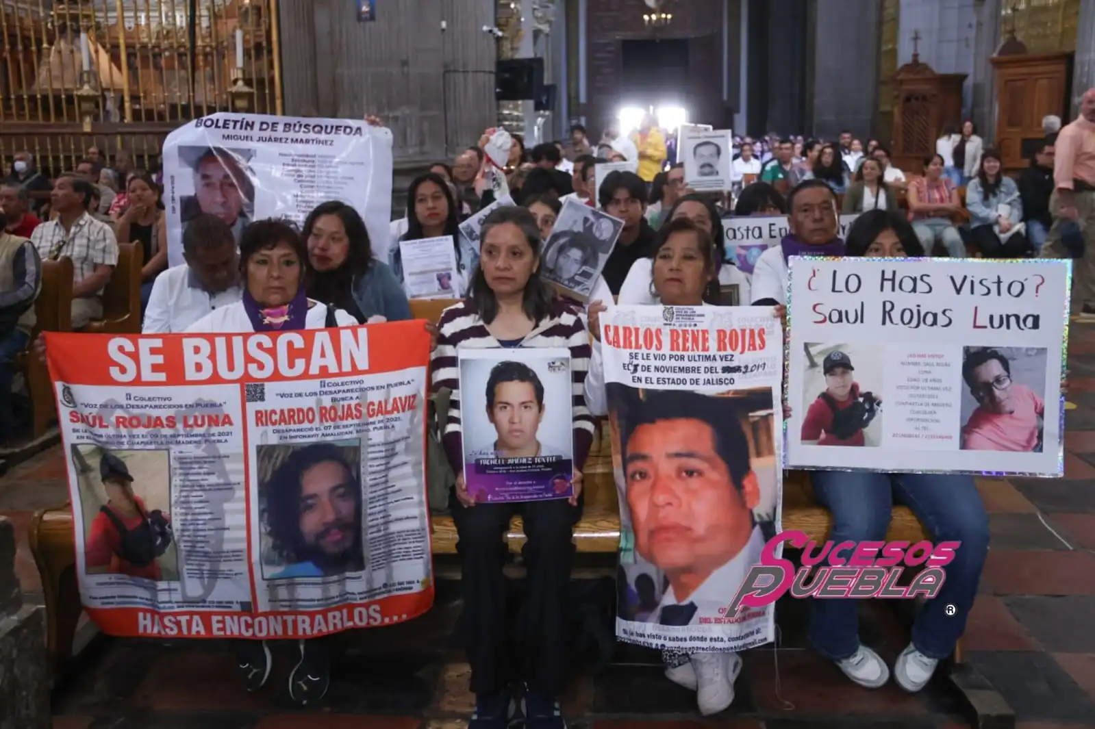 Catedral de Puebla ora por desaparecidos en el 8M