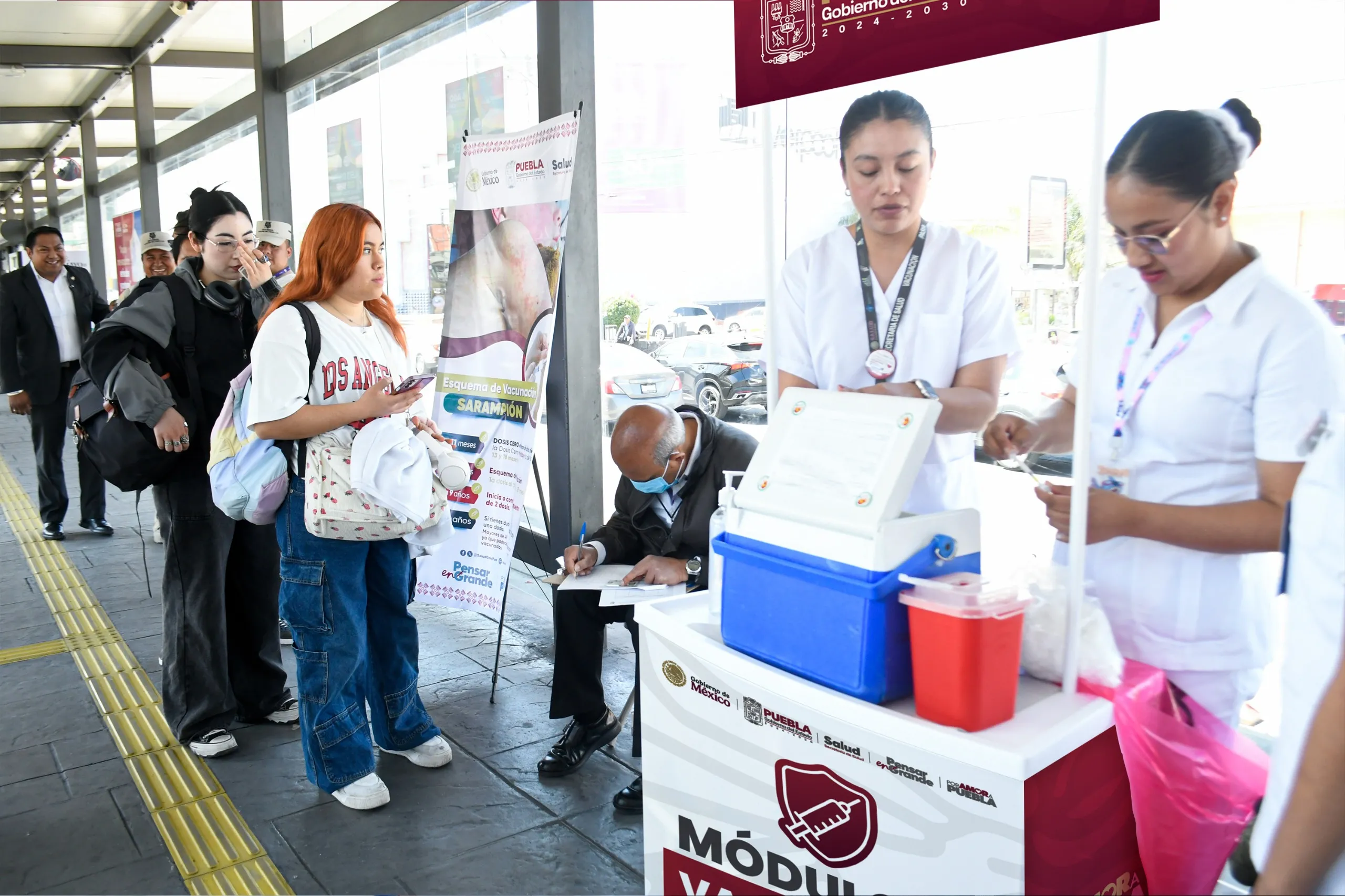 Refuerzan prevención del sarampión con jornada de vacunación en el RUTA