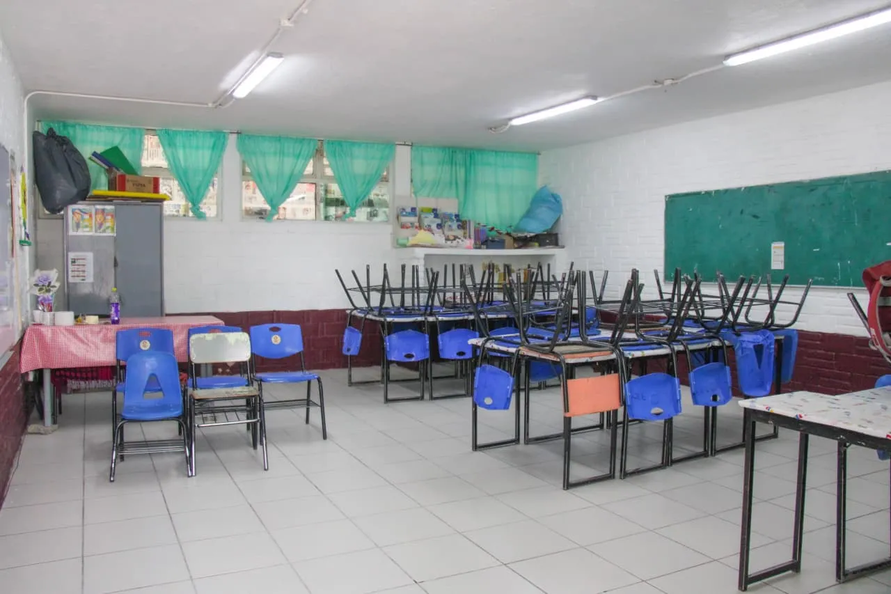 Roberto Solís lleva el programa “Coloreando la Educación” a Santa Ana Xalmimilulco; suman 34 escuelas intervenidas