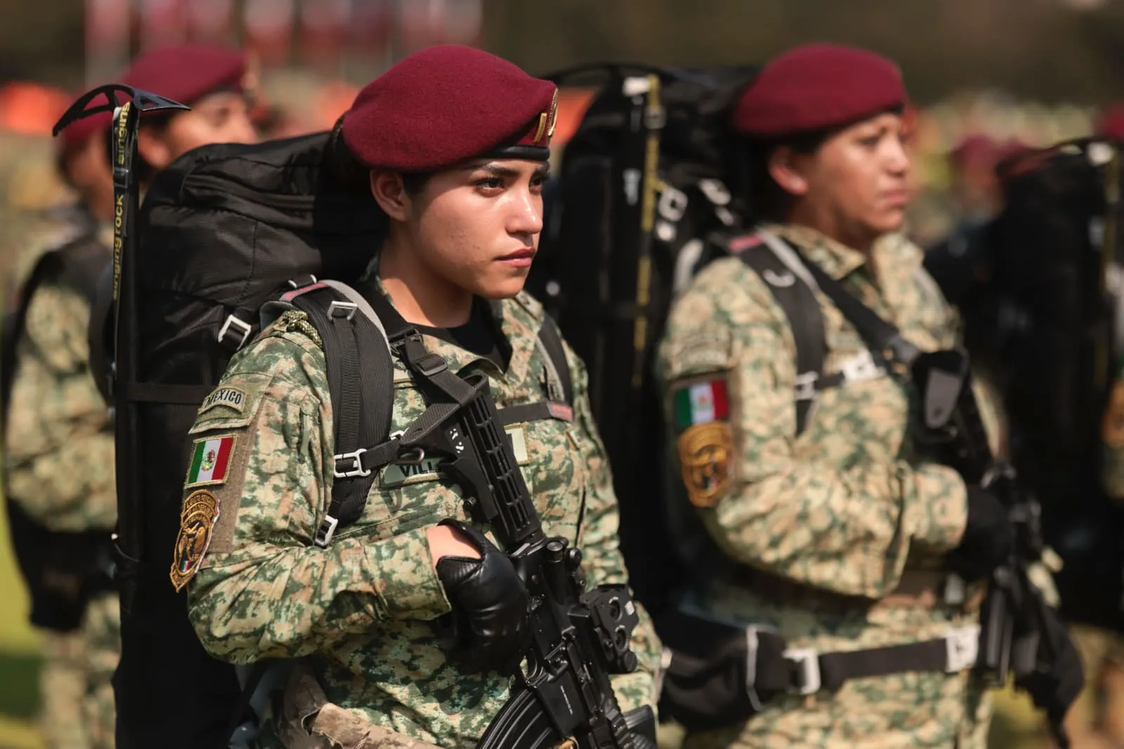 Sheinbaum conmemora el 8M en homenaje a mujeres de las Fuerzas Armadas