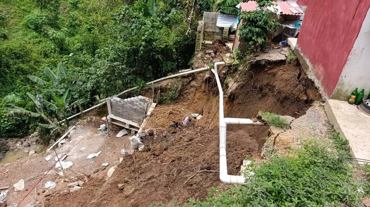 Atiende Gobierno del Estado deslizamiento de ladera en Xicotepec