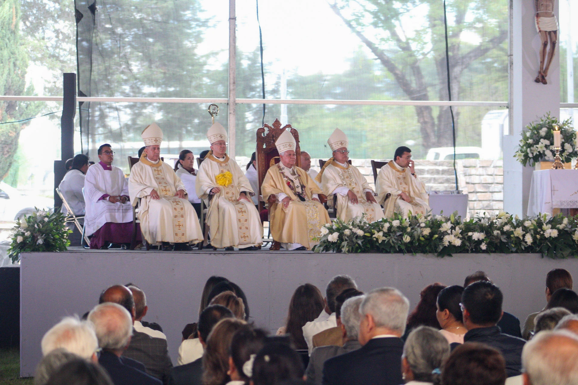 Con respaldo de la clase política, Víctor Sánchez celebra 50 años de ministerio sacerdotal