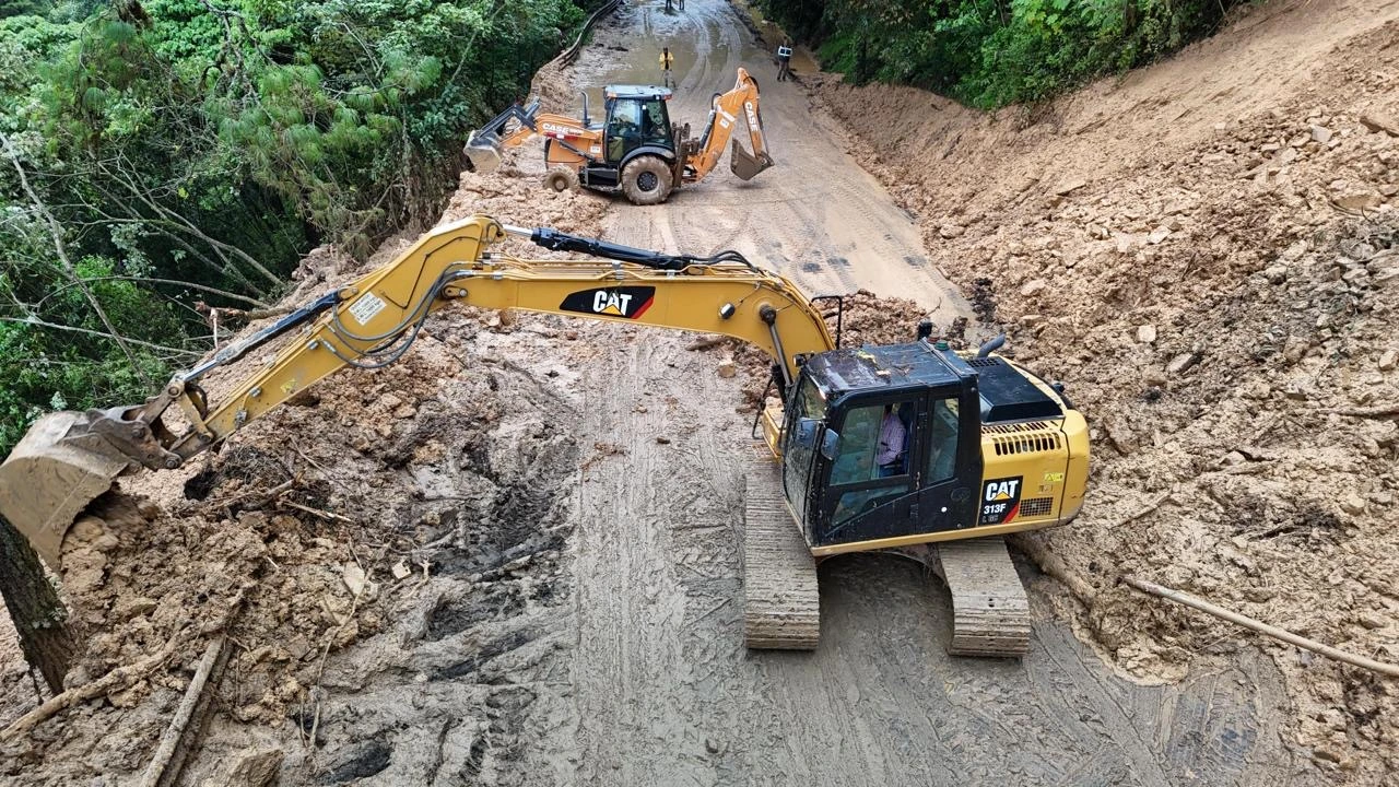 Destinan 1.5 mil mdp para reconstrucción de carreteras y puentes de la Sierra Norte