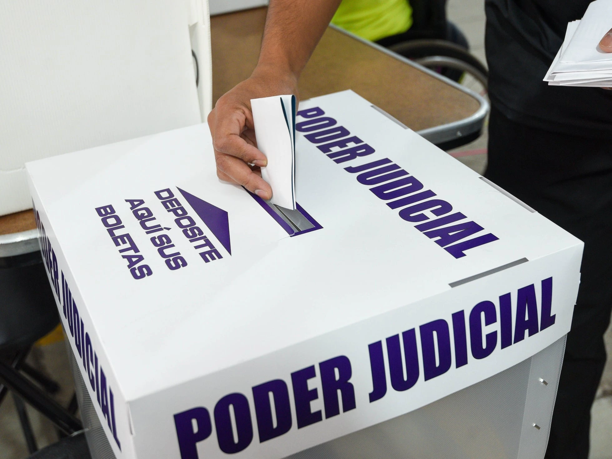 Envía Armenta reformas para aplazar elección judicial local al 2028