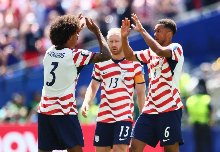 Estados Unidos vence a Australia y asegura su pase a dieciseisavos del Mundial
