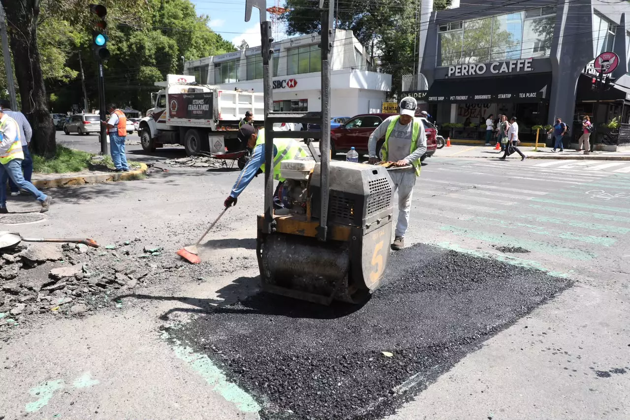 Gobierno de Pepe Chedraui refuerza acciones de bacheo en favor de las y los poblanos