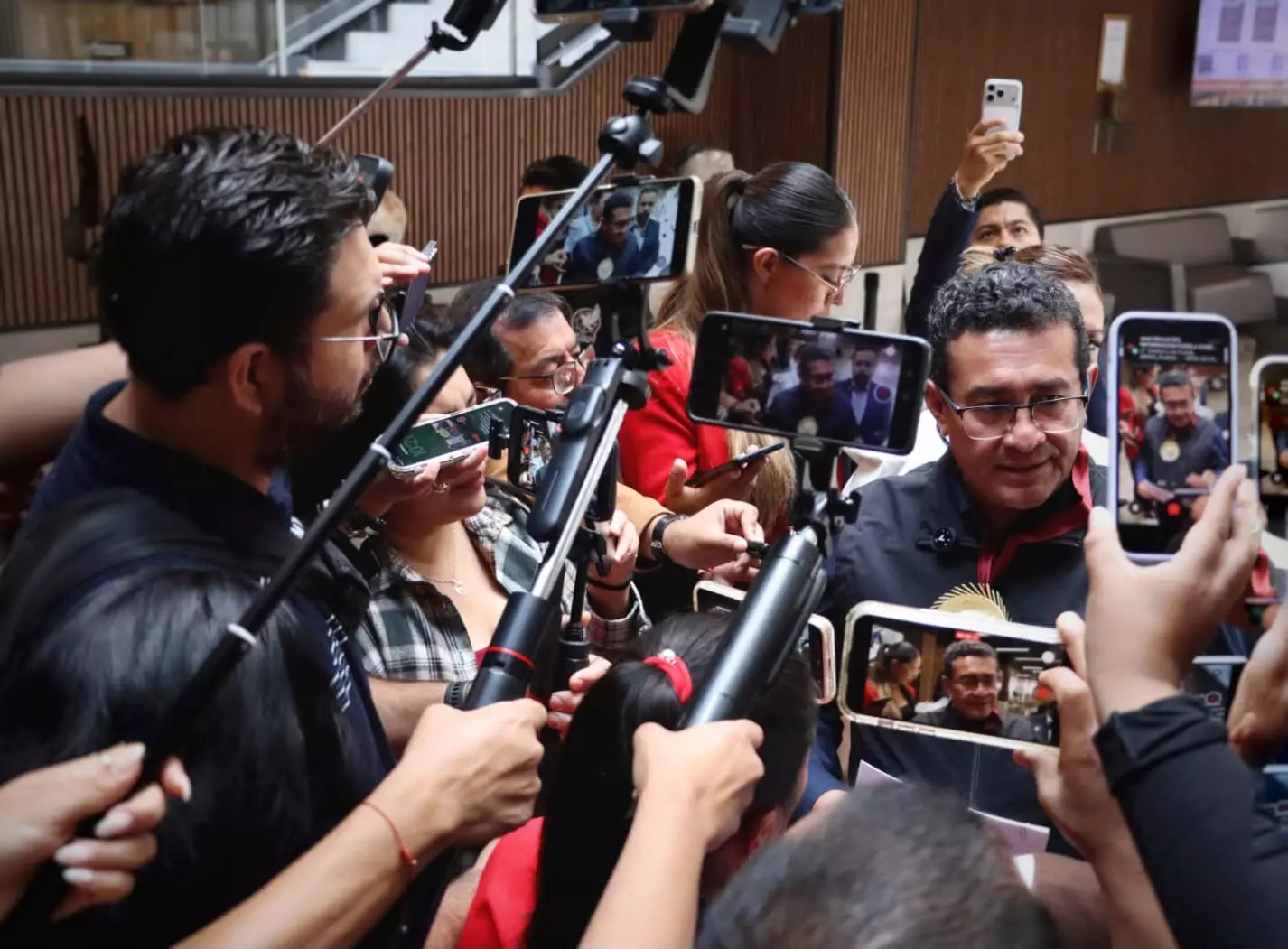 Llama Pável Gaspar a la responsabilidad institucional y a respetar la legalidad en Acatlán