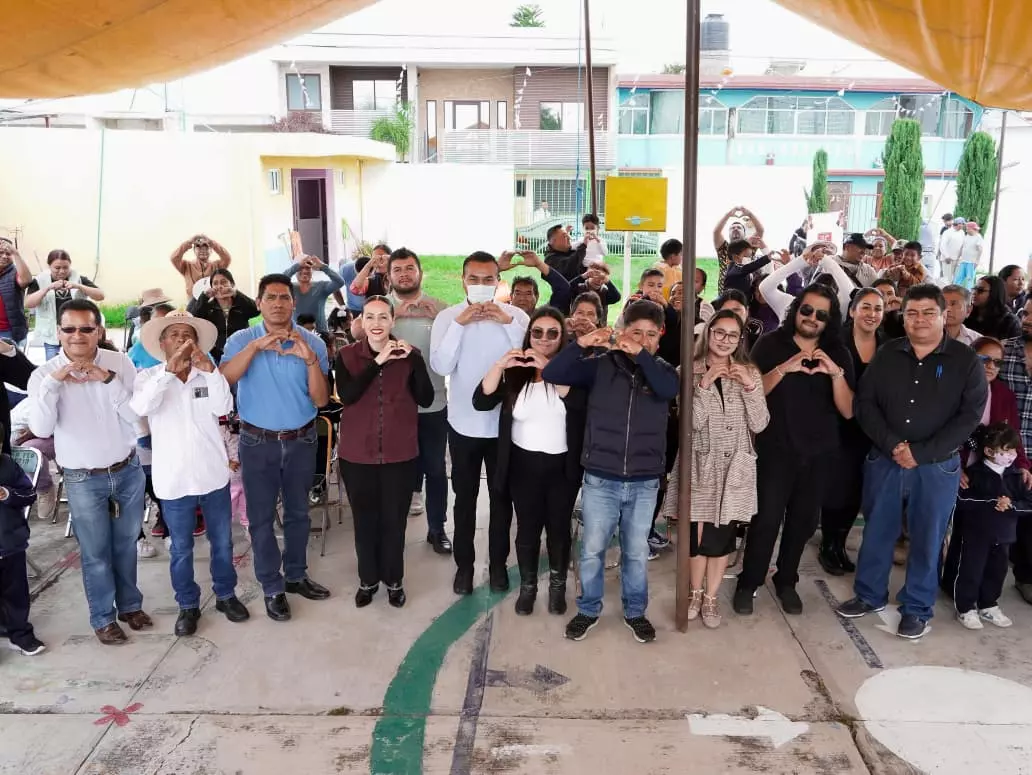 Roberto Solís sigue cumpliendo con la educación en Huejotzingo: inicia construcción de domo en el preescolar «Gandhi»